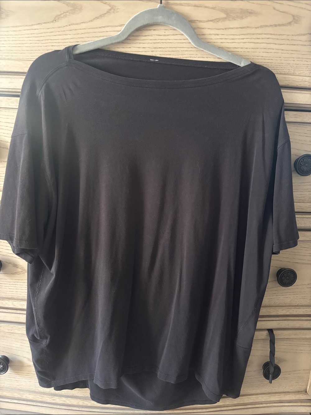 Lululemon women’s black back in action short sleeve size 10